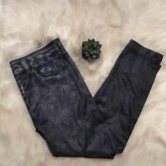 ❤️❤️❤️❤️❤️CAPRI LEGGINGS - Picture 2 of 3